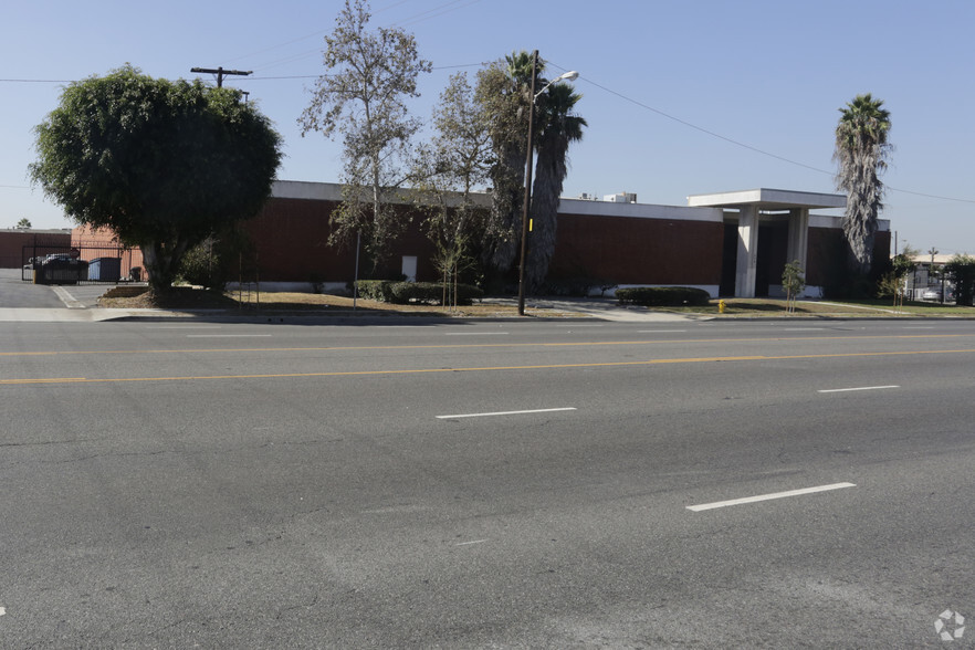 230 W Rosecrans Ave, Gardena, CA for rent - Primary Photo - Image 2 of 8