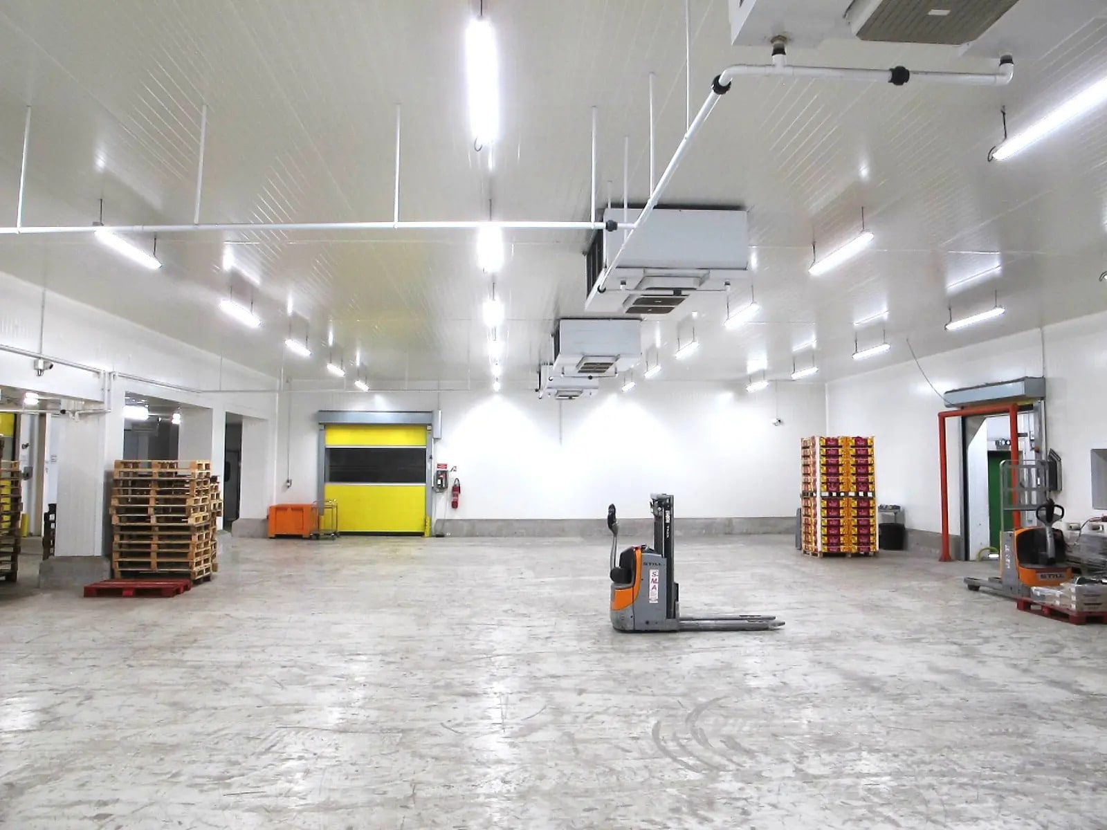 Light Industrial in Cavaillon for sale Interior Photo- Image 1 of 7