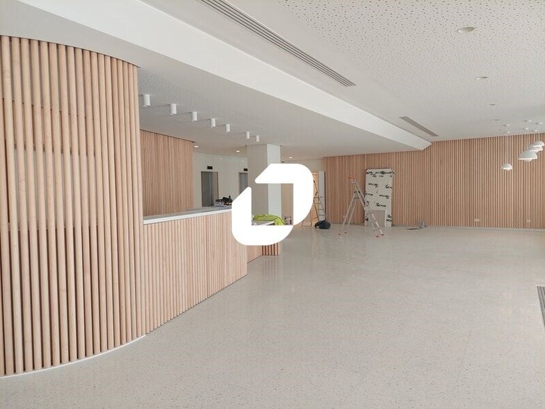 3 Avenue Du Centre, Guyancourt to rent - Building Photo - Image 3 of 25