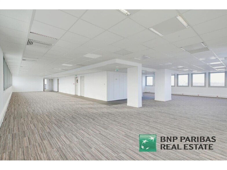 11 Avenue Morane Saulnier, Vélizy-Villacoublay to rent - Interior Photo - Image 2 of 8