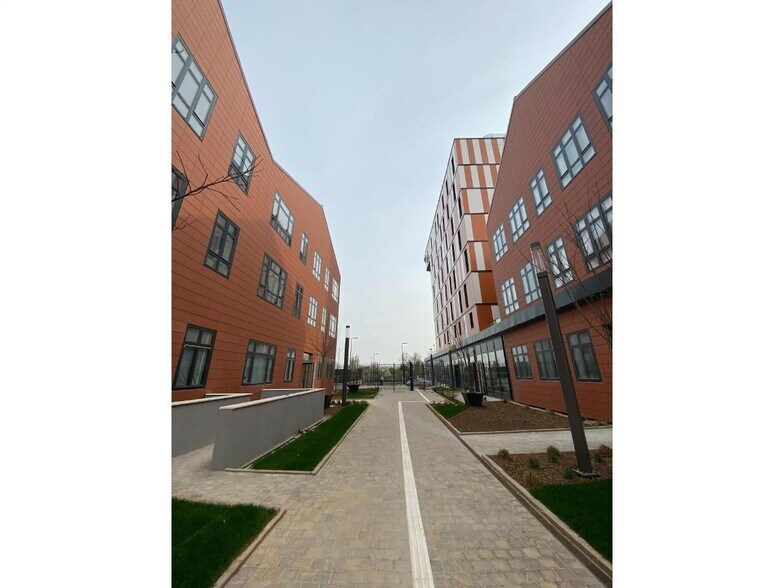Light Industrial in Argenteuil to rent - Building Photo - Image 1 of 6
