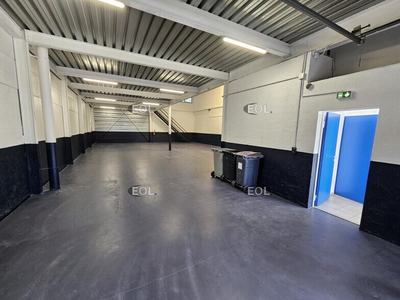 Industrial in Orly for sale - Interior Photo - Image 2 of 8