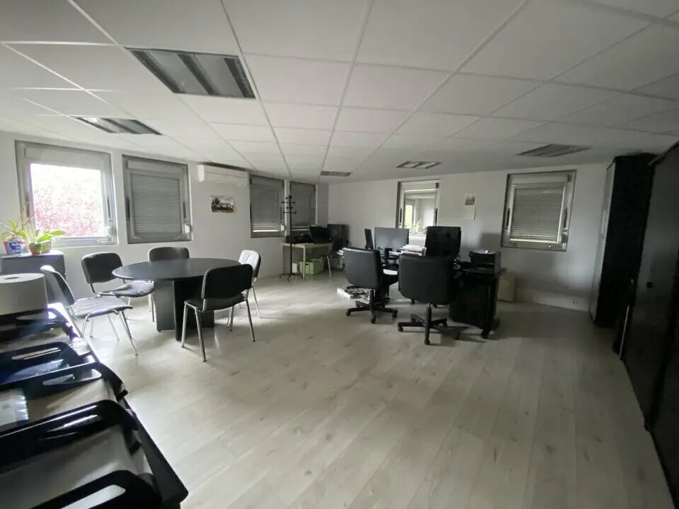 Office in Pantin to rent Building Photo- Image 1 of 10