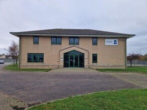 Horn Hl, Lowestoft to rent Building Photo- Image 1 of 10