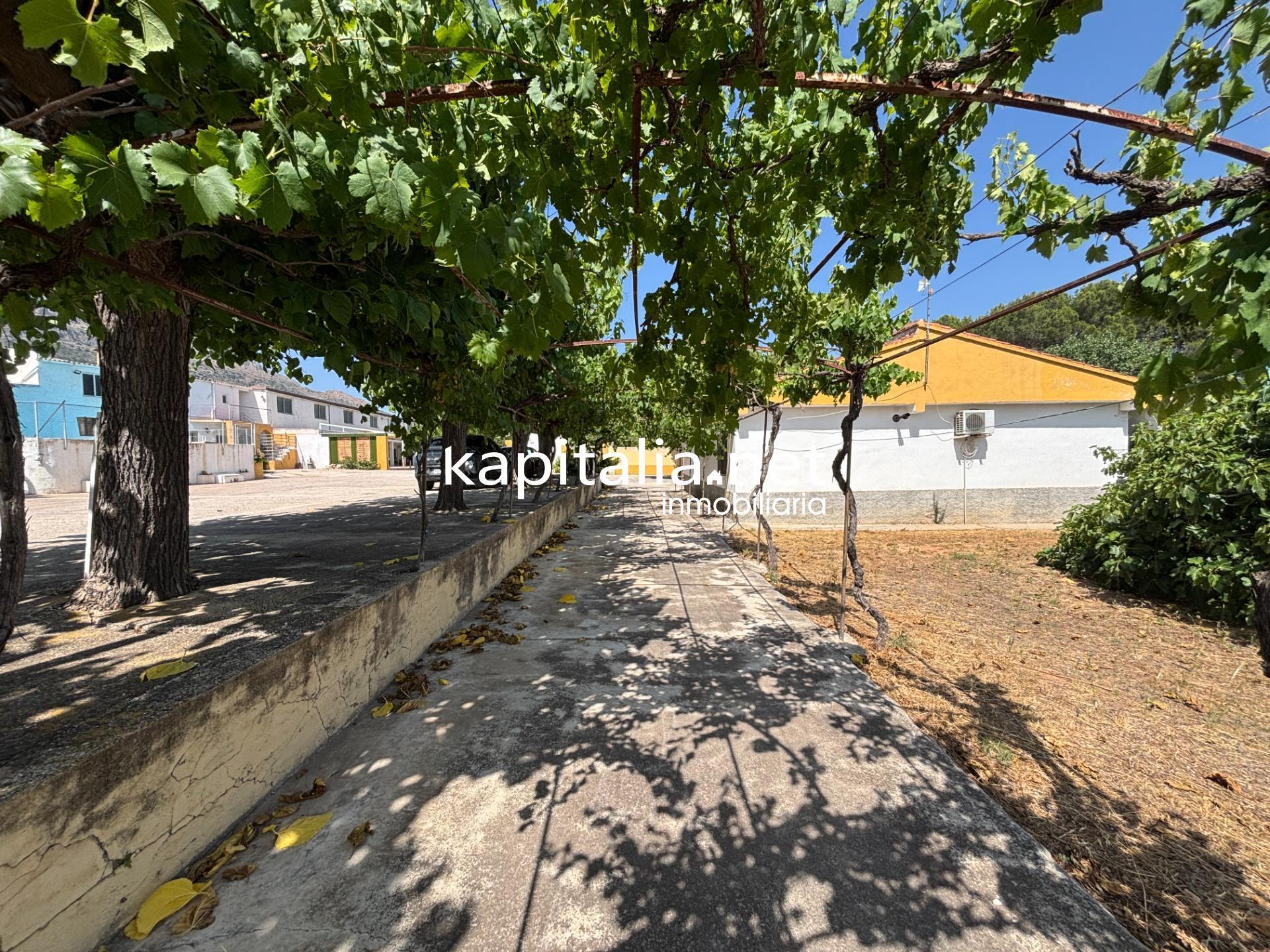 Retail in Gaianes for sale Building Photo- Image 1 of 46