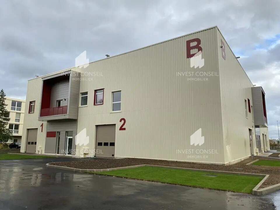 Office in Pontoise to rent Building Photo- Image 1 of 16