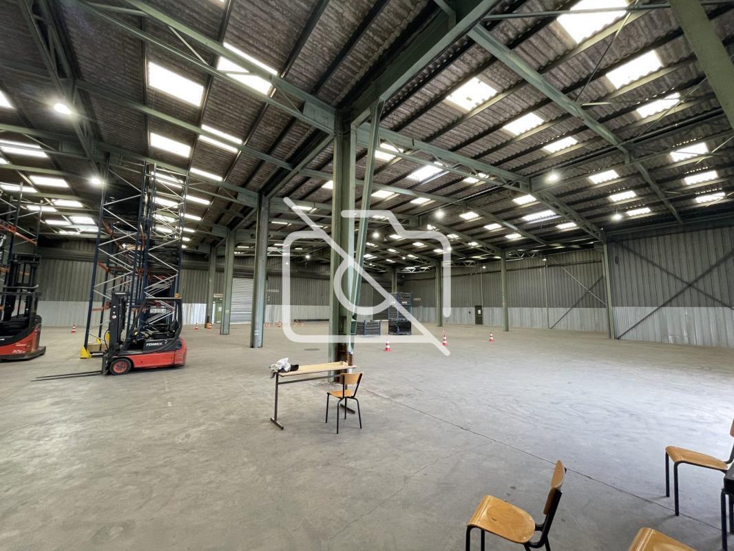 Industrial in Viry-Châtillon to rent Interior Photo- Image 1 of 8