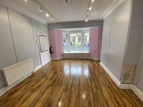 24 Cheltenham Parade, Harrogate to rent Interior Photo- Image 2 of 3