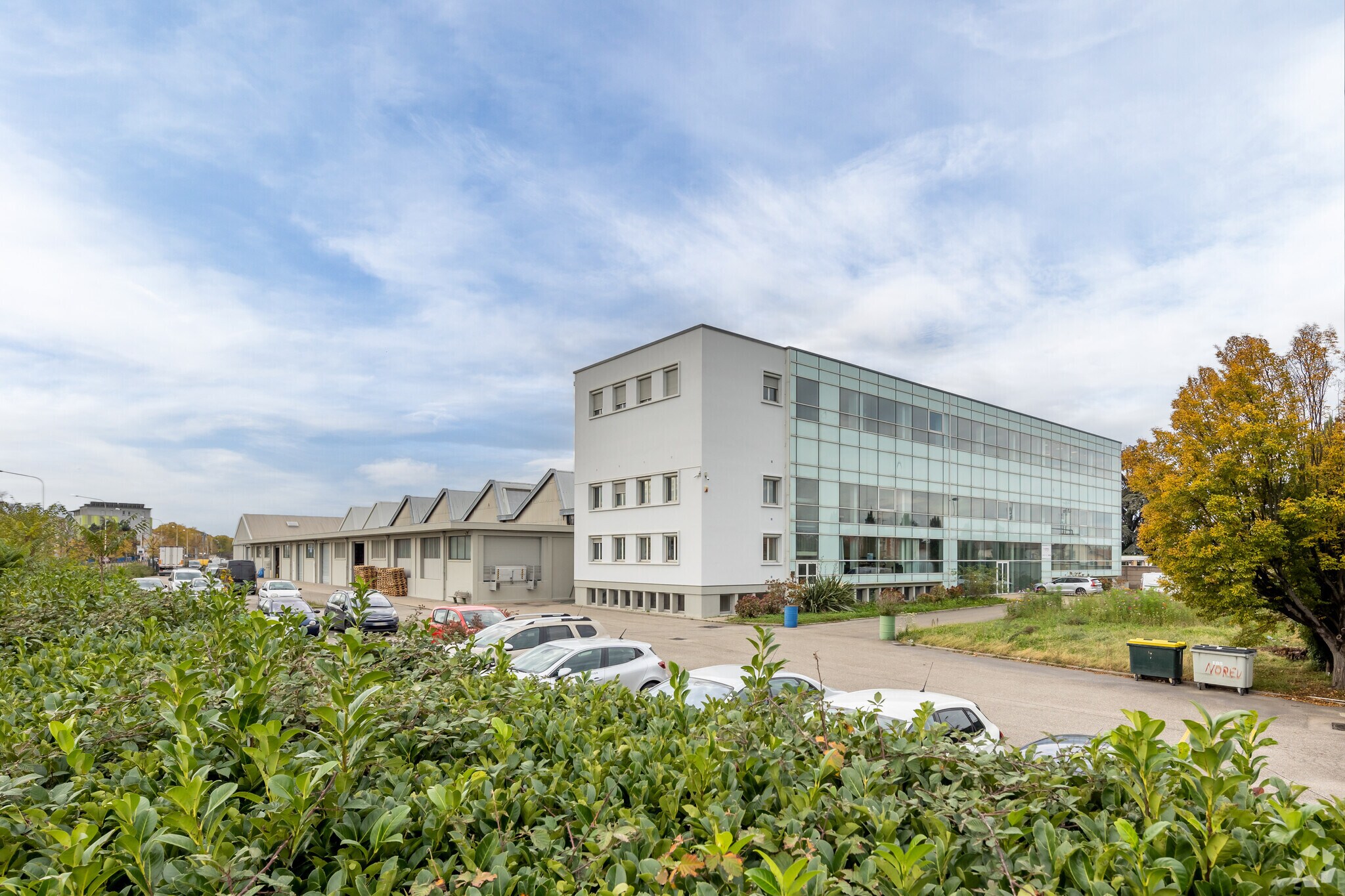 Light Industrial in Vaulx-en-Velin to rent Primary Photo- Image 1 of 5