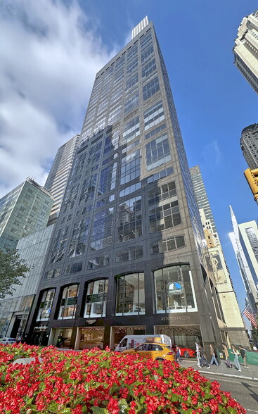 450 Park Ave, New York, NY for rent - Building Photo - Image 1 of 10