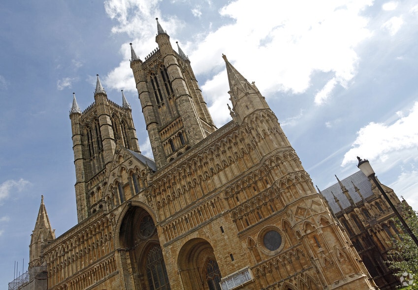 Minster Yard, Lincoln to rent - Building Photo - Image 3 of 6