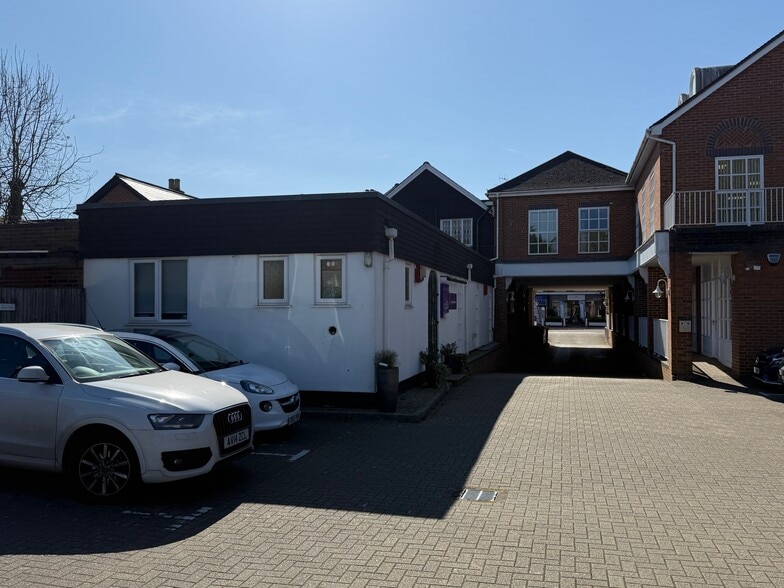 15 The Broadway, Beaconsfield for sale - Building Photo - Image 2 of 6