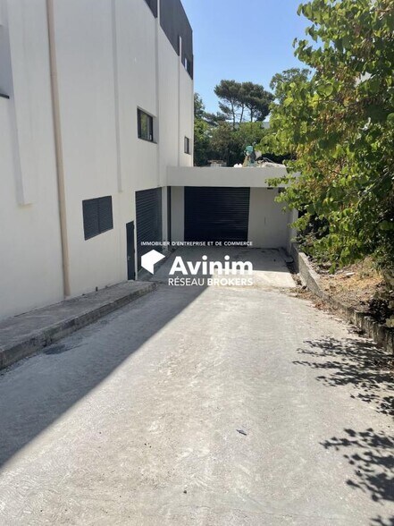 Industrial in Marseille to rent - Building Photo - Image 2 of 5