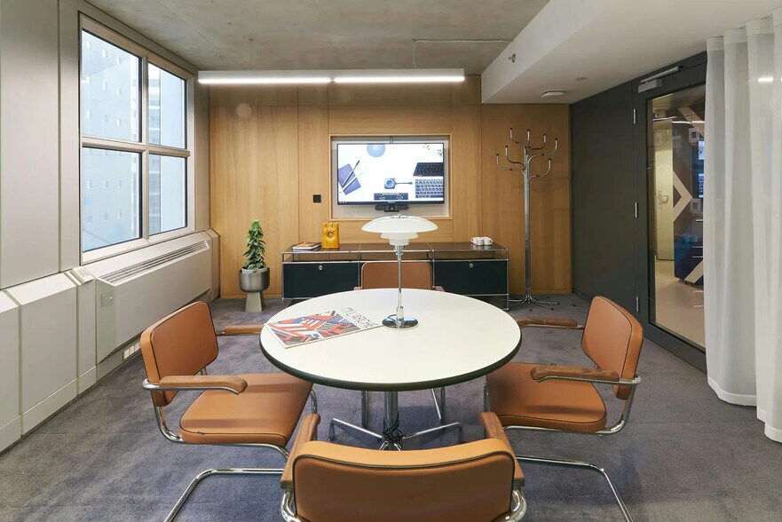 Office in Puteaux to rent - Interior Photo - Image 2 of 9