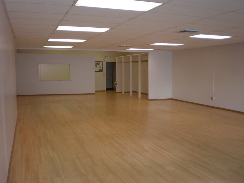 3057 Waialae Ave, Honolulu, HI to rent - Building Photo - Image 3 of 7