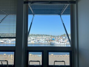 4005 20th Ave W, Seattle, WA to rent Interior Photo- Image 2 of 7