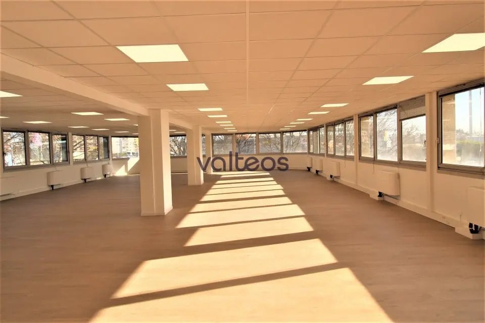 Location Bureaux 287 m² - Photo 1