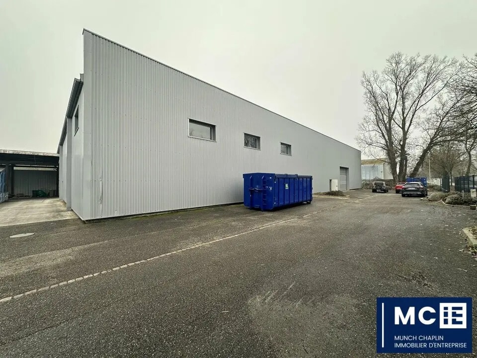 Location Entrepôt 1 815 m² - Photo 1