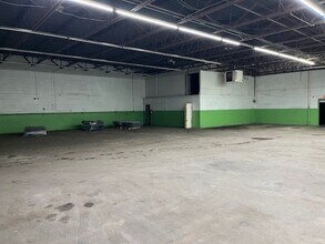 207 Highland Ave, Salem, MA to rent Interior Photo- Image 2 of 13