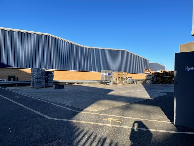 21 Porte Marsh Rd, Calne to rent - Building Photo - Image 1 of 7