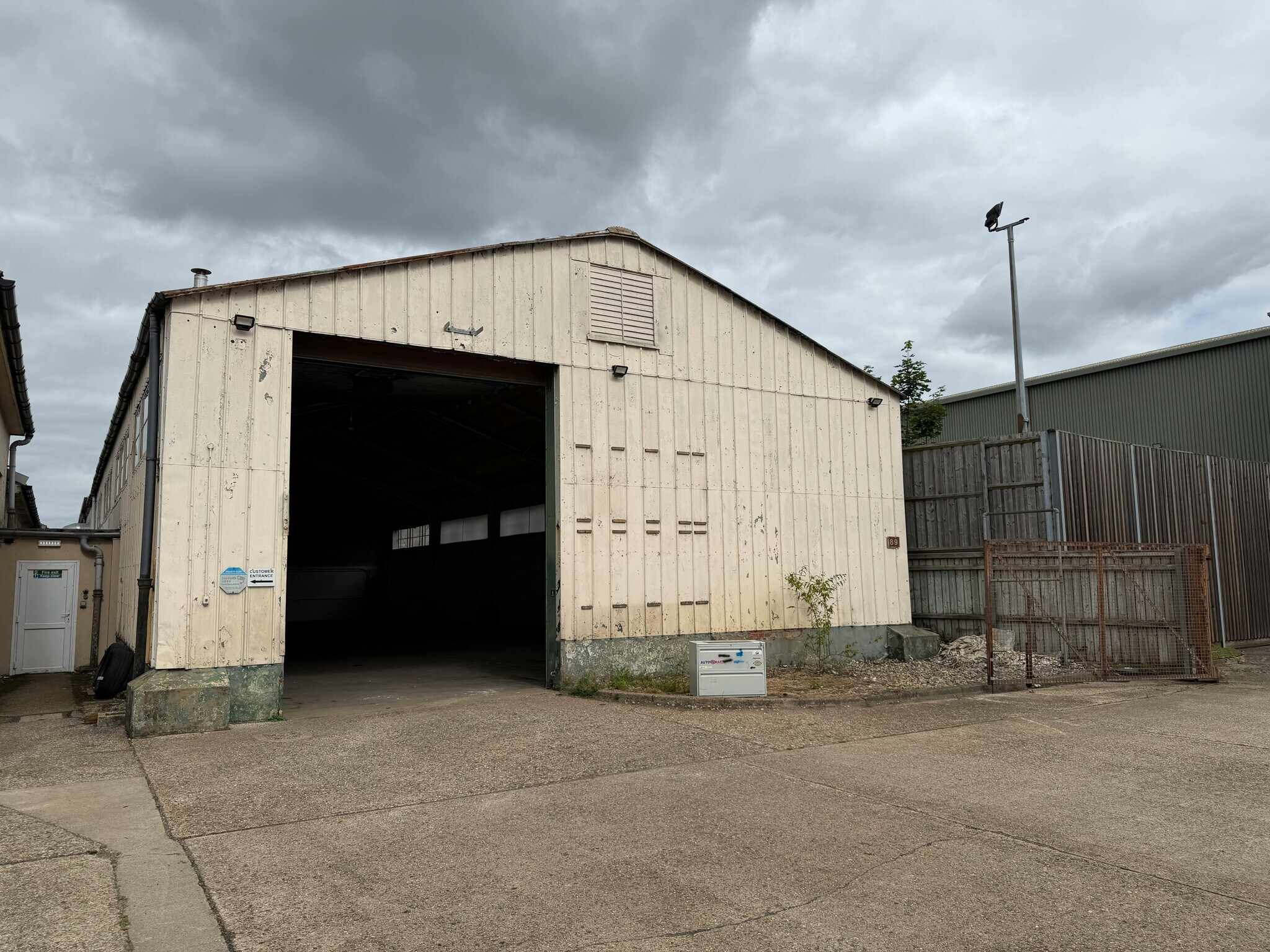 Ministry Rd, Thatcham to rent Building Photo- Image 1 of 5