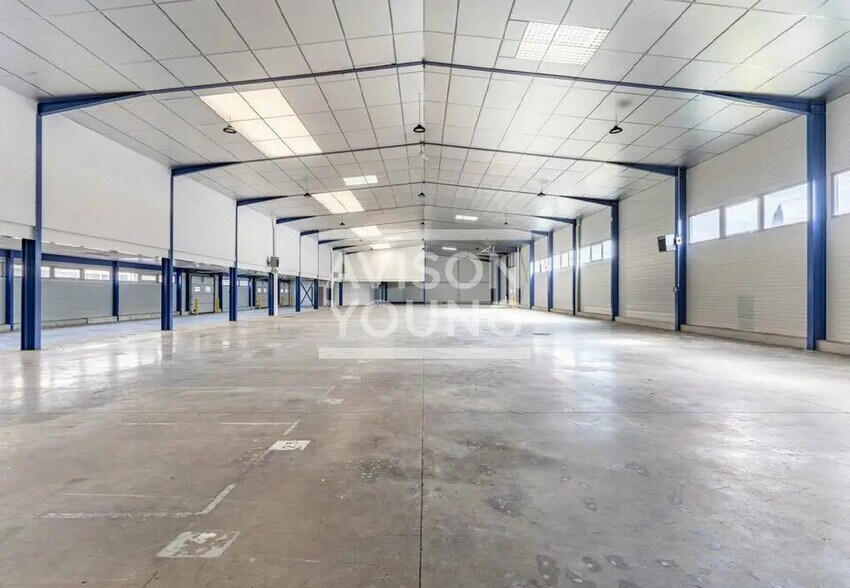 Light Industrial in Bezons to rent - Interior Photo - Image 1 of 2