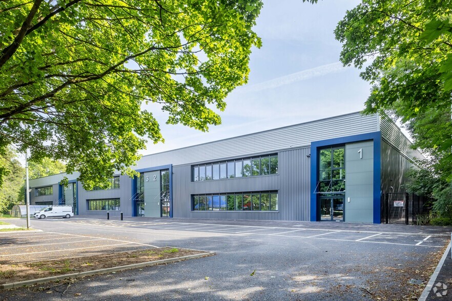 5 Padgets Ln, Redditch to rent - Building Photo - Image 3 of 3