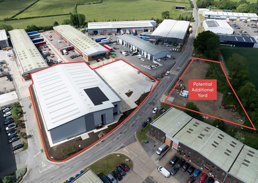 14 Drakes Dr, Long Crendon to rent - Building Photo - Image 2 of 8