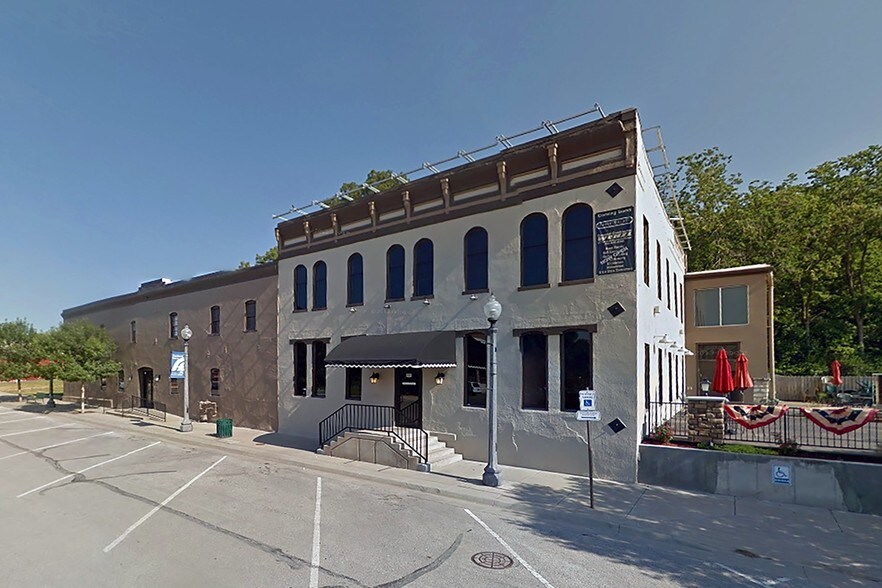 101 Commercial St, Atchison 66002 UK