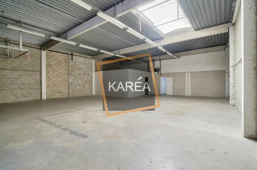 Light Industrial in Lognes to rent - Building Photo - Image 2 of 5