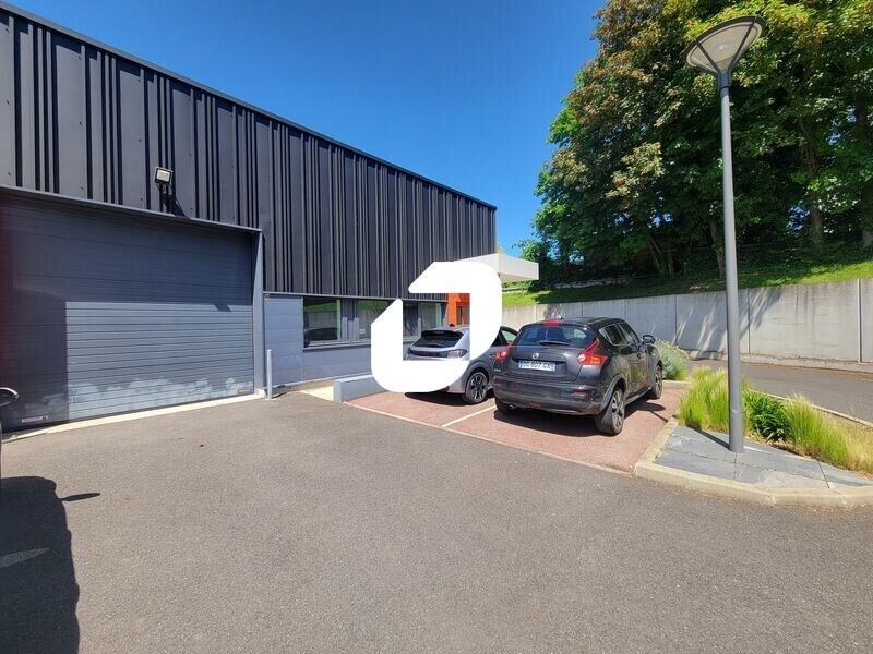 Light Industrial in Palaiseau to rent Building Photo- Image 1 of 11