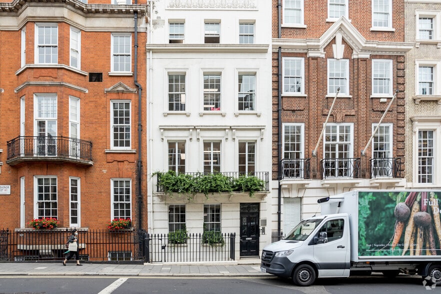 27 Grosvenor St, London to rent - Building Photo - Image 2 of 17