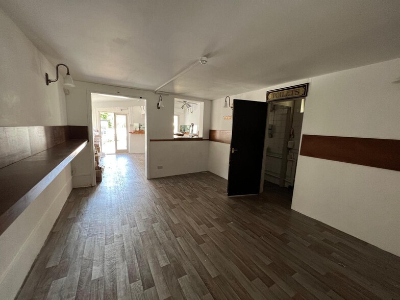 14 Cawnpore St, London to rent - Interior Photo - Image 3 of 5