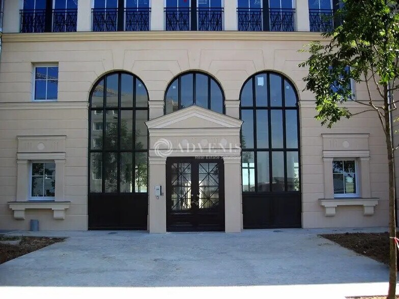 10 Rue De La Fontaine Rouge, Chessy to rent - Building Photo - Image 2 of 2