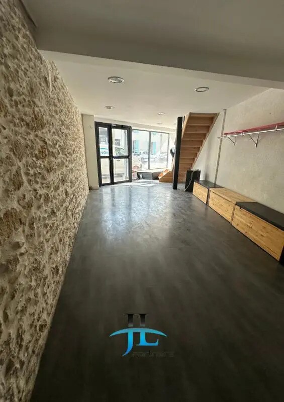 Retail in Langon for sale Interior Photo- Image 1 of 3