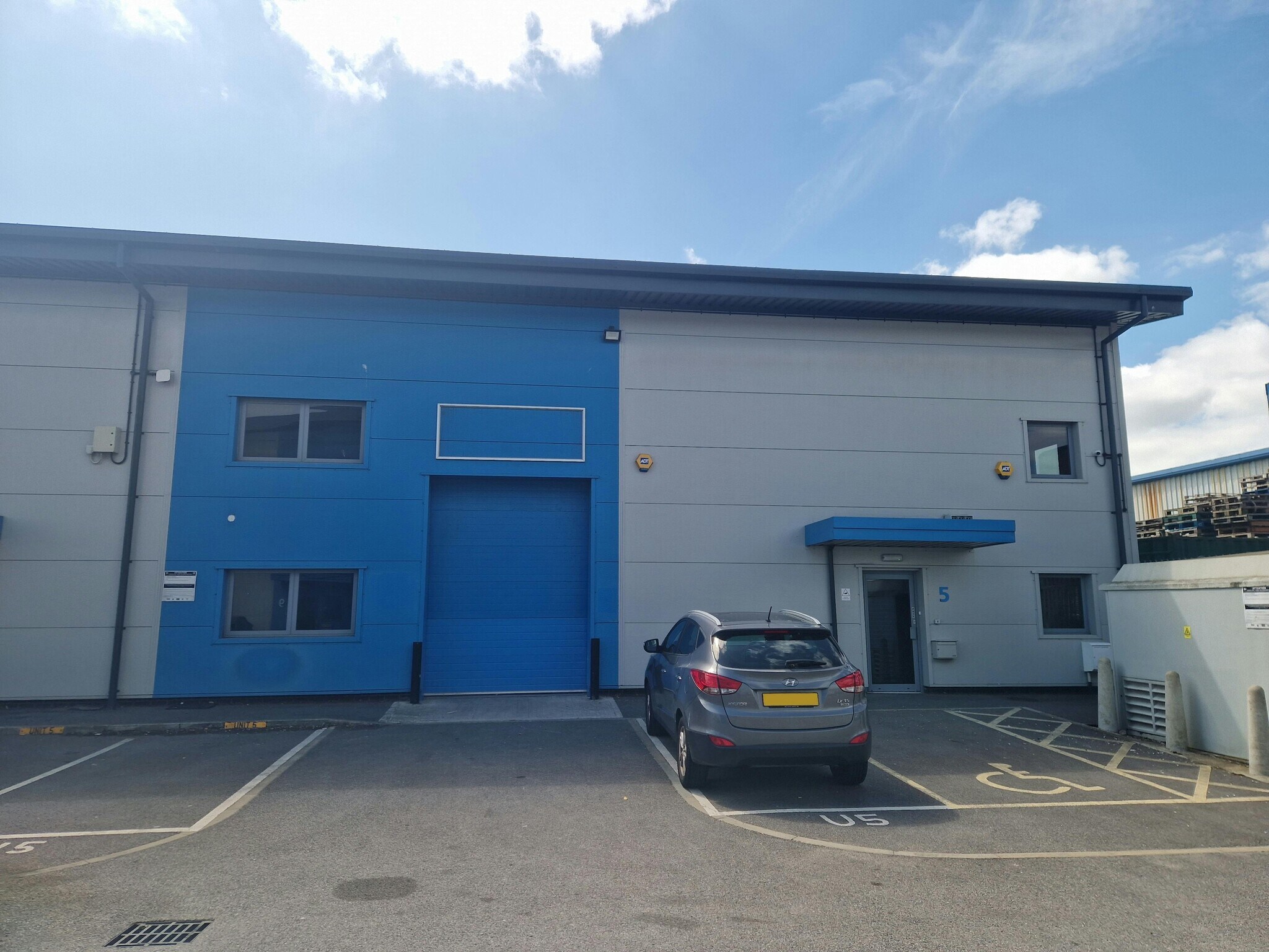 Limberline Rd, Portsmouth to rent Building Photo- Image 1 of 15