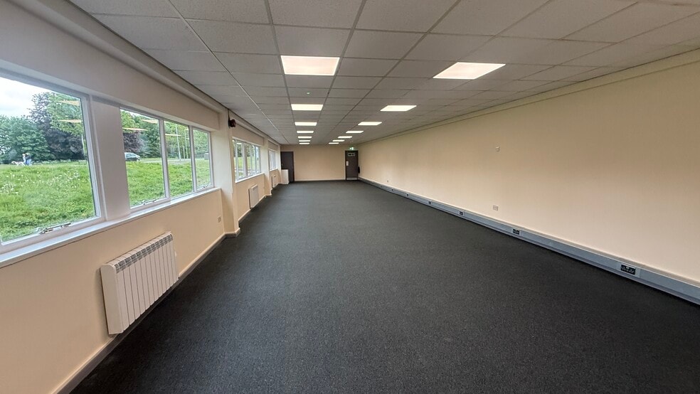 1-11 Little Rdg, Welwyn Garden City to rent - Building Photo - Image 3 of 3