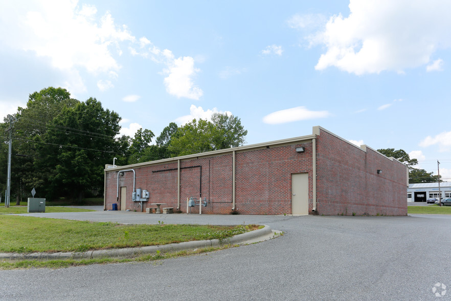 1000 E Main St, Cherryville, NC for rent - Building Photo - Image 3 of 4