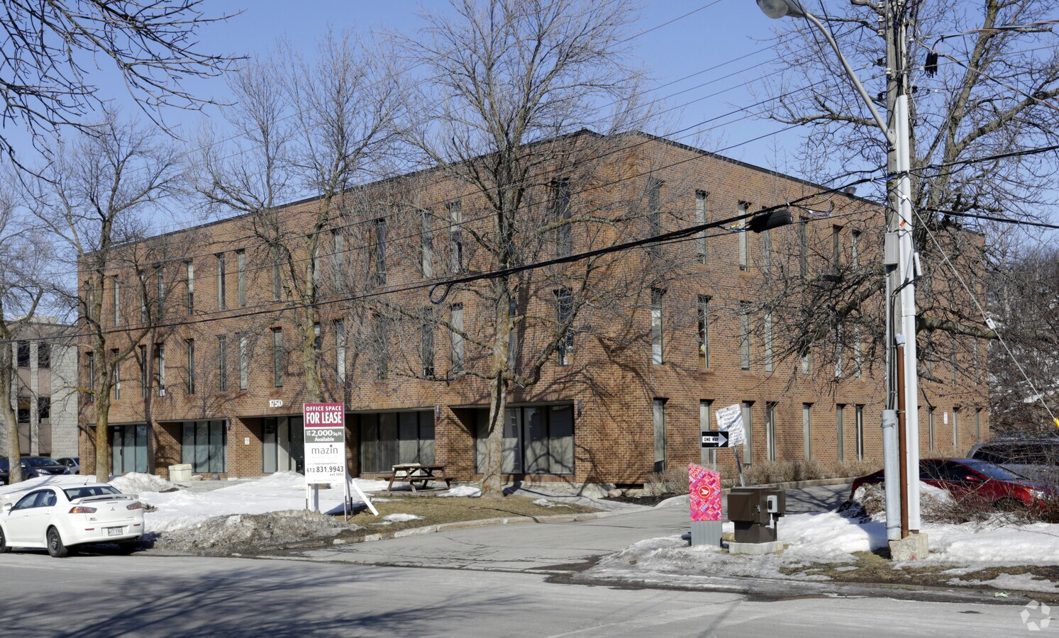 1750 Courtwood Cres, Ottawa K2C 2B5