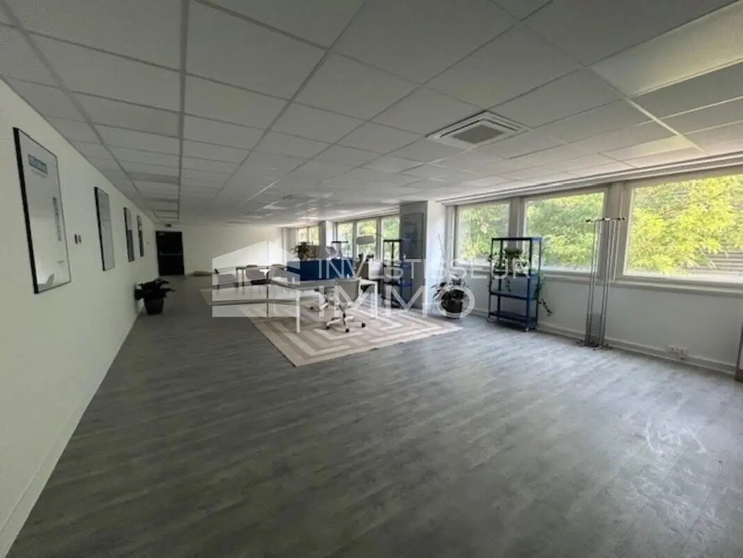 Light Industrial in Aulnay-sous-Bois to rent Interior Photo- Image 1 of 7