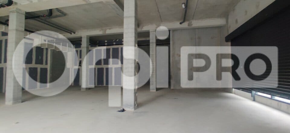 Retail in Grigny to rent - Interior Photo - Image 3 of 5