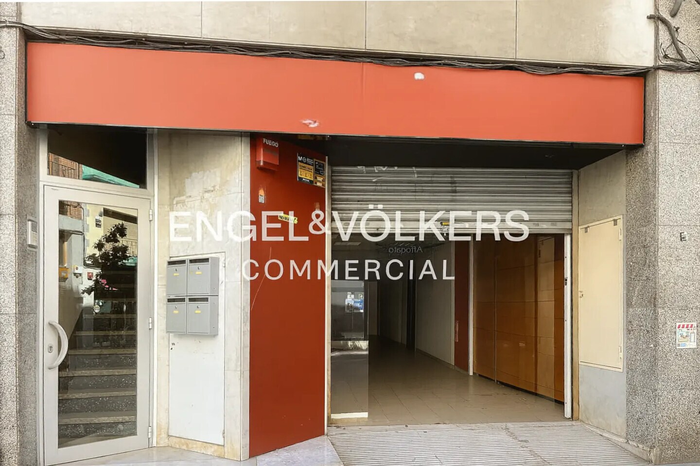 Retail in Montcada i Reixac, Barcelona to rent Interior Photo- Image 1 of 4
