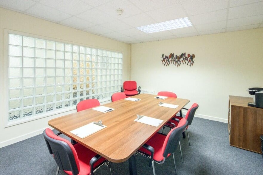 Kingsfield Clos, Northampton to rent - Interior Photo - Image 2 of 51