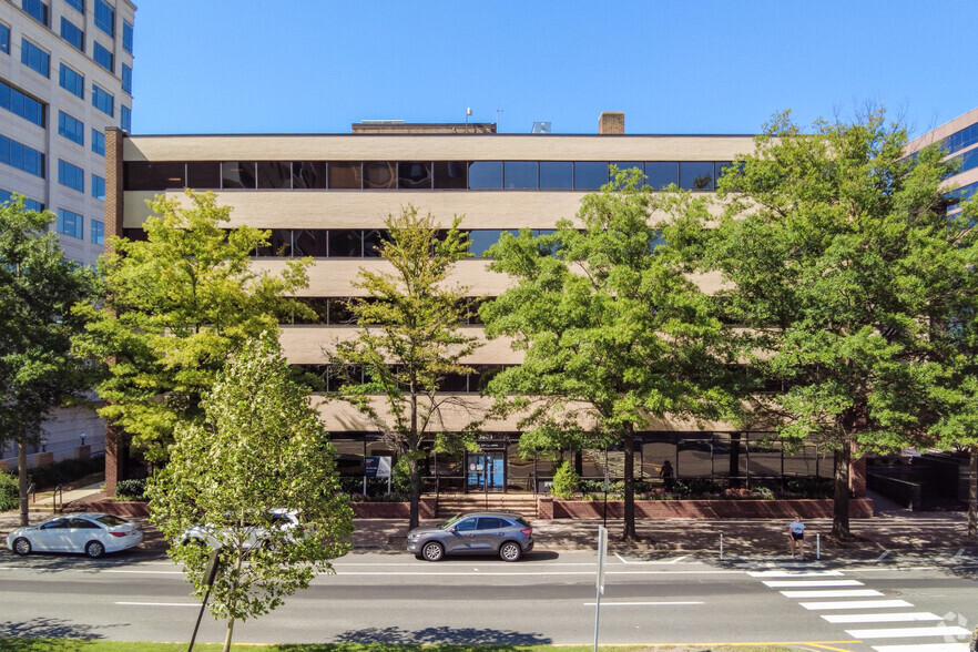 3803 N Fairfax Dr, Arlington, VA for rent - Building Photo - Image 2 of 6