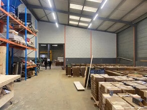 Light Industrial in Saint-Priest to rent Interior Photo- Image 1 of 6