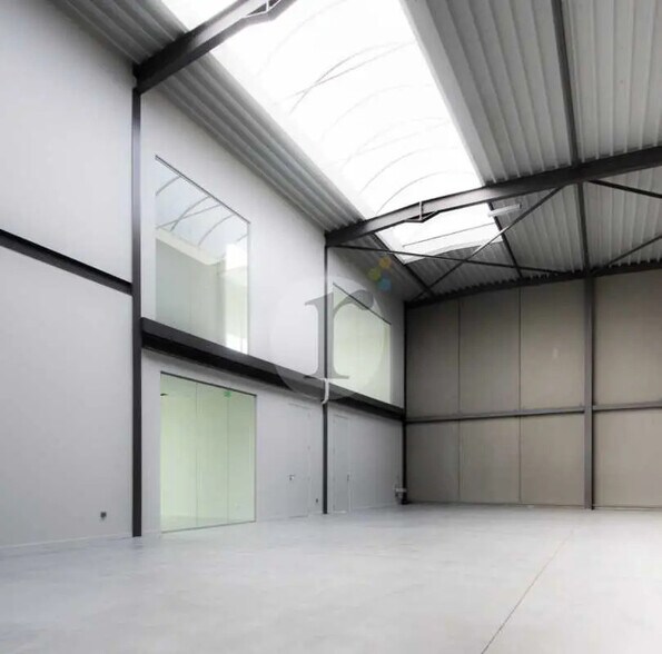 Office in Loos to rent - Building Photo - Image 2 of 5