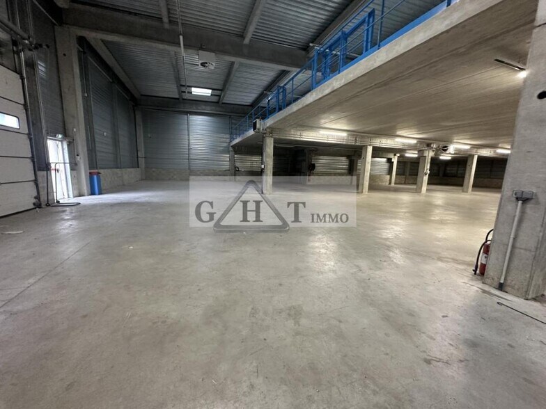 Industrial in Créteil to rent - Interior Photo - Image 3 of 7