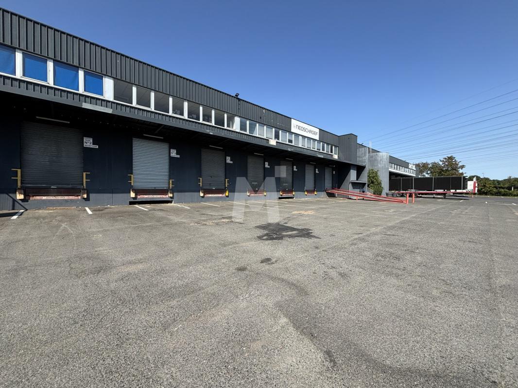 Light Industrial in Palaiseau to rent Building Photo- Image 1 of 12