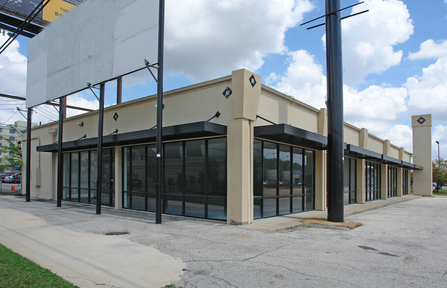 4902 Richmond Ave, Houston, TX for rent - Building Photo - Image 1 of 1