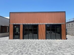 1561 Commerce st, Las Vegas, NV to rent Building Photo- Image 2 of 4